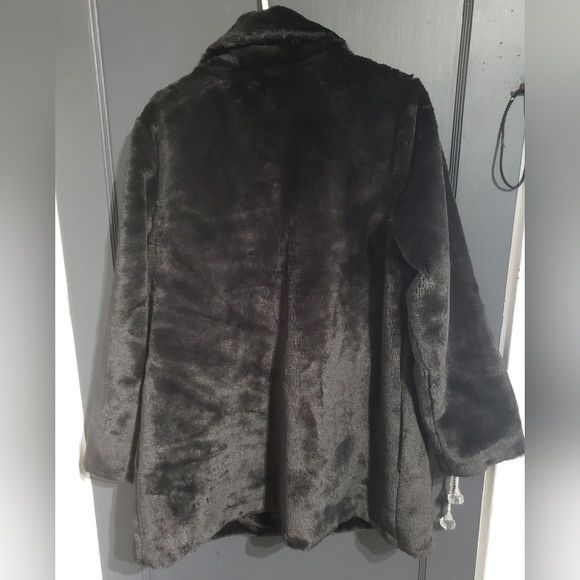 WOMEN'S FAUX FUR COAT - Picture 2 of 5